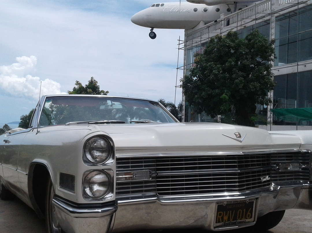 Classic Car Showroom & Jewelry Boutique景点图片