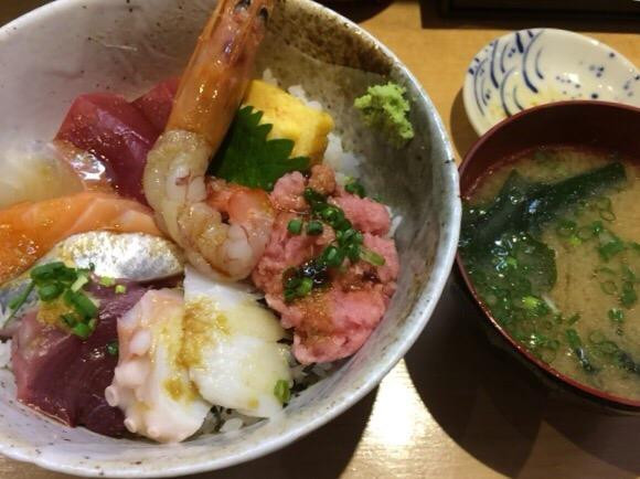 つきじde丼どん