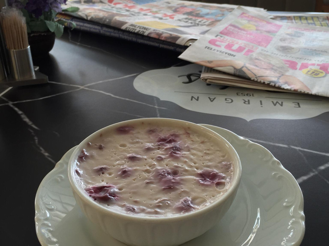Golyazı Merkez餐馆和美食-Emirgan Sutis