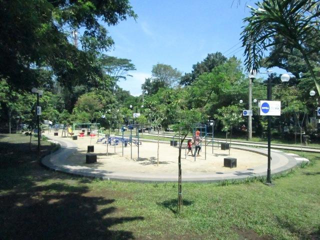 Rungkut Menanggal旅游景点-Merbabu Family Park