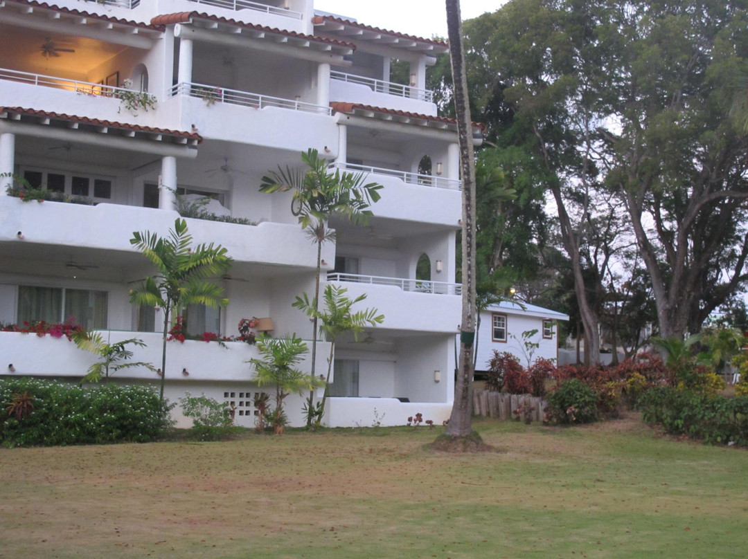 Royal Glitter Bay Villas