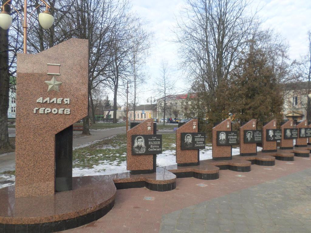 Tank Monument on the tomb of General B.S.Baharova-Bobrujsk必去景点