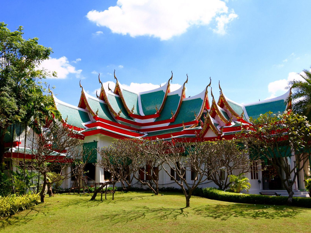 Lan Boon Mahawihan Somdet Phra Buddhacharn景点图片