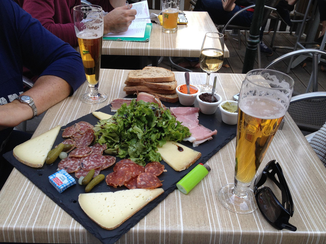 Dam's Pub