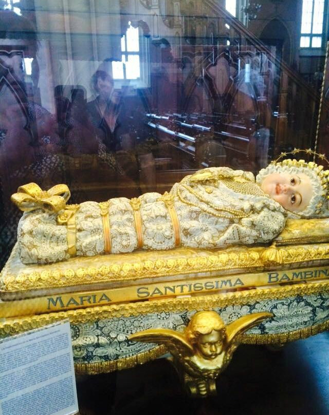 A l'eglise La Nativite de Notre-Dame景点图片