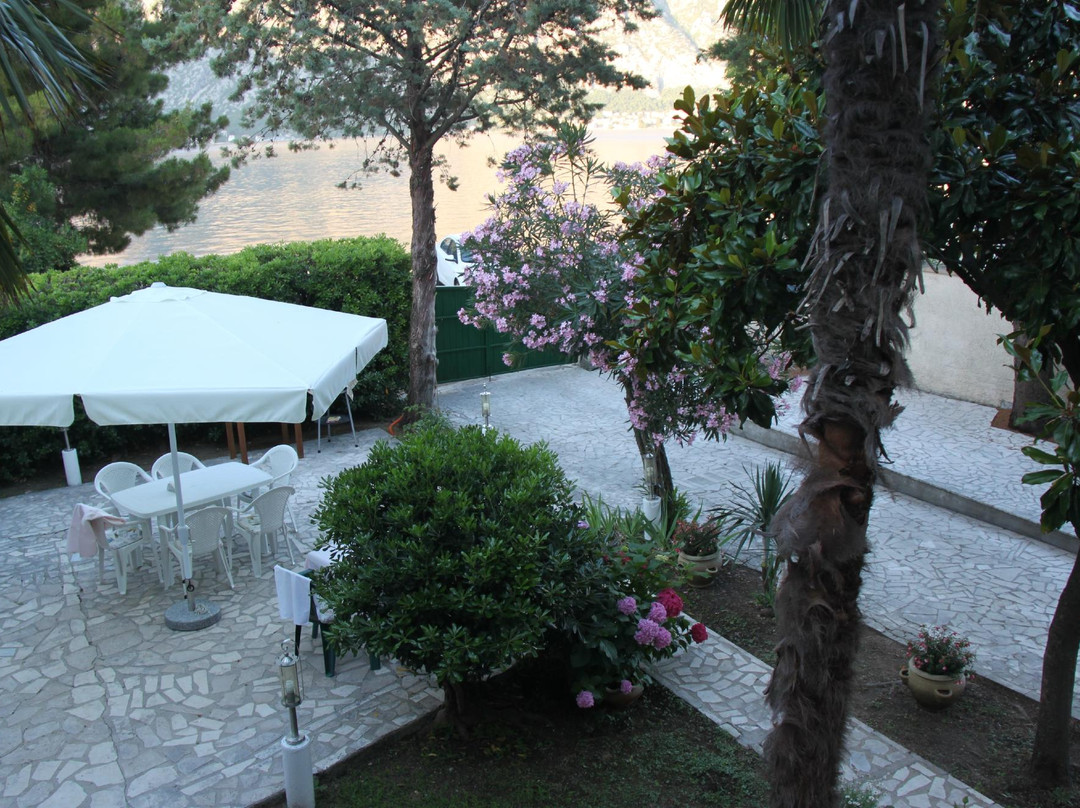 Apartments and Rooms Troya