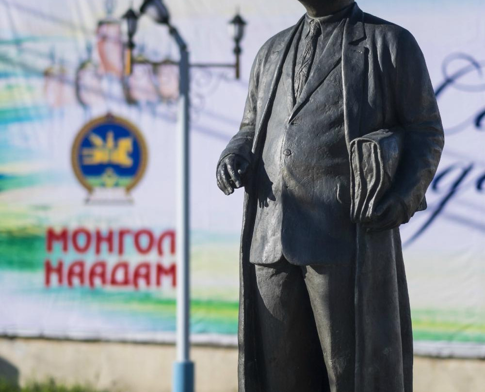 Sanjaasurengiin Zorig Statue-乌兰巴托必去景点