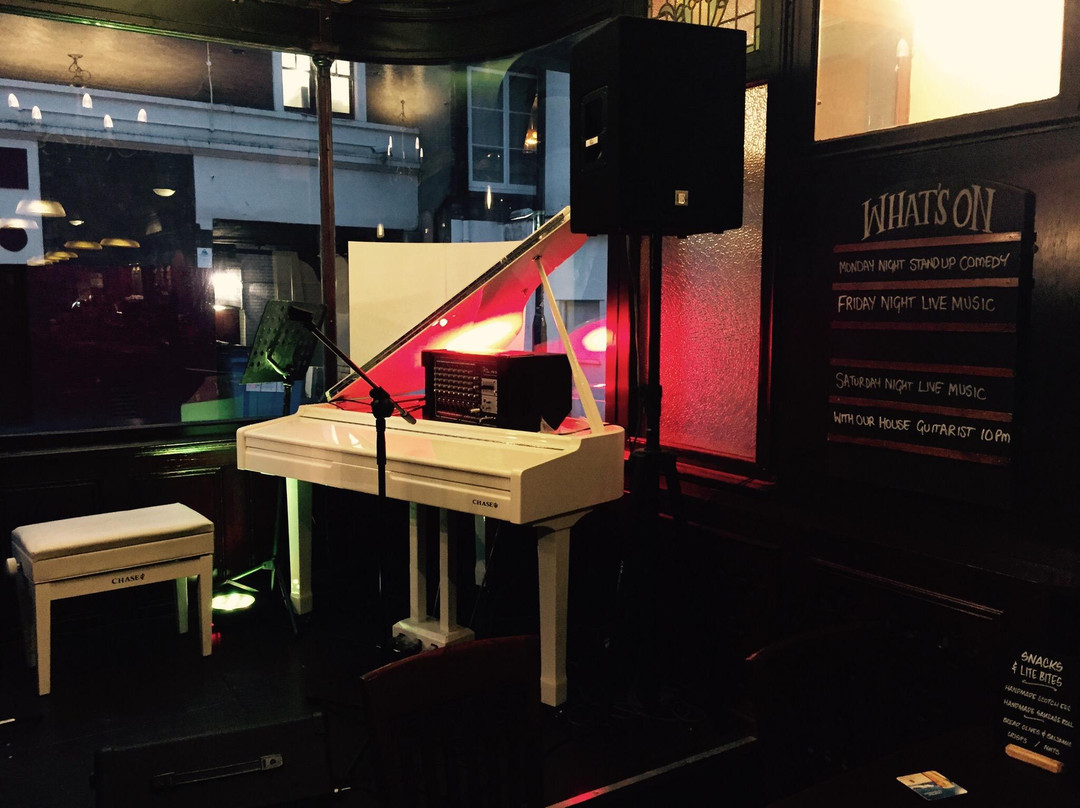 Smoke & Mirrors Comedy & Magic Theatre Pub-布里斯托尔必去景点