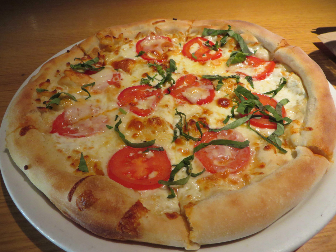 California Pizza Kitchen Victoria Gardens