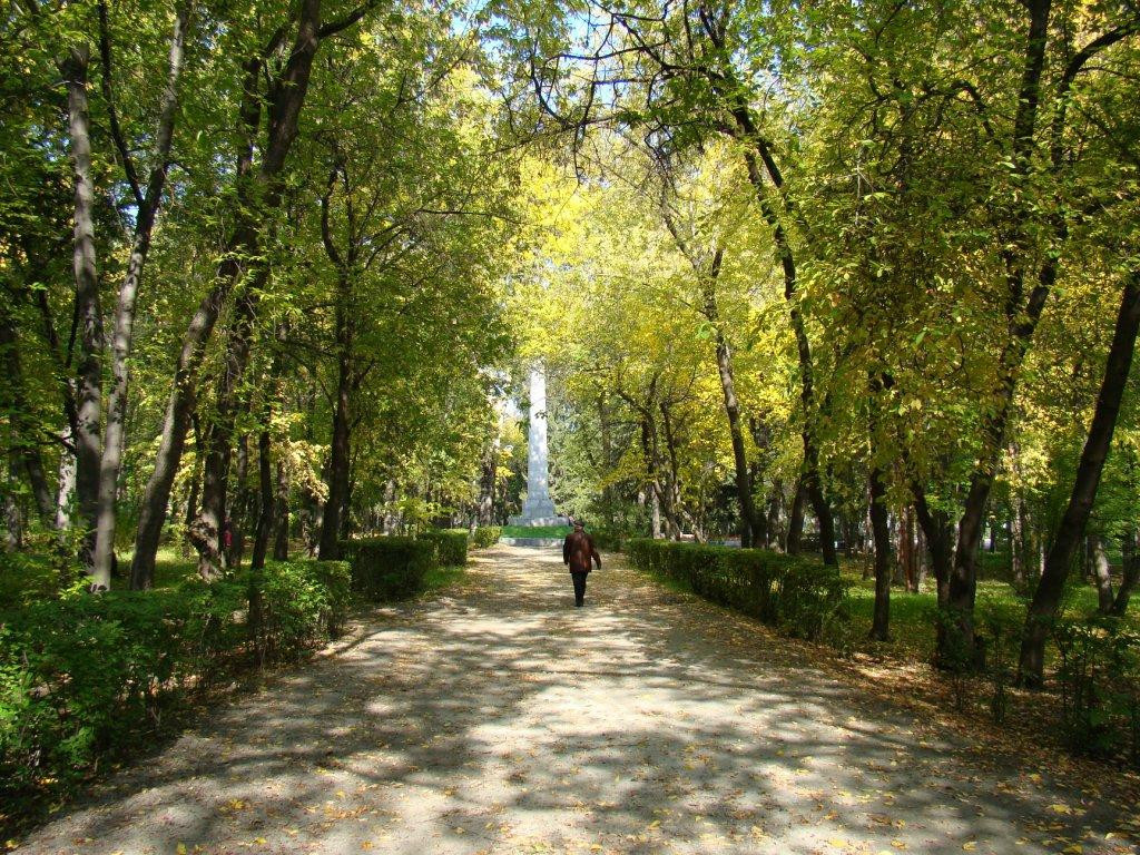 Communard's Square景点图片