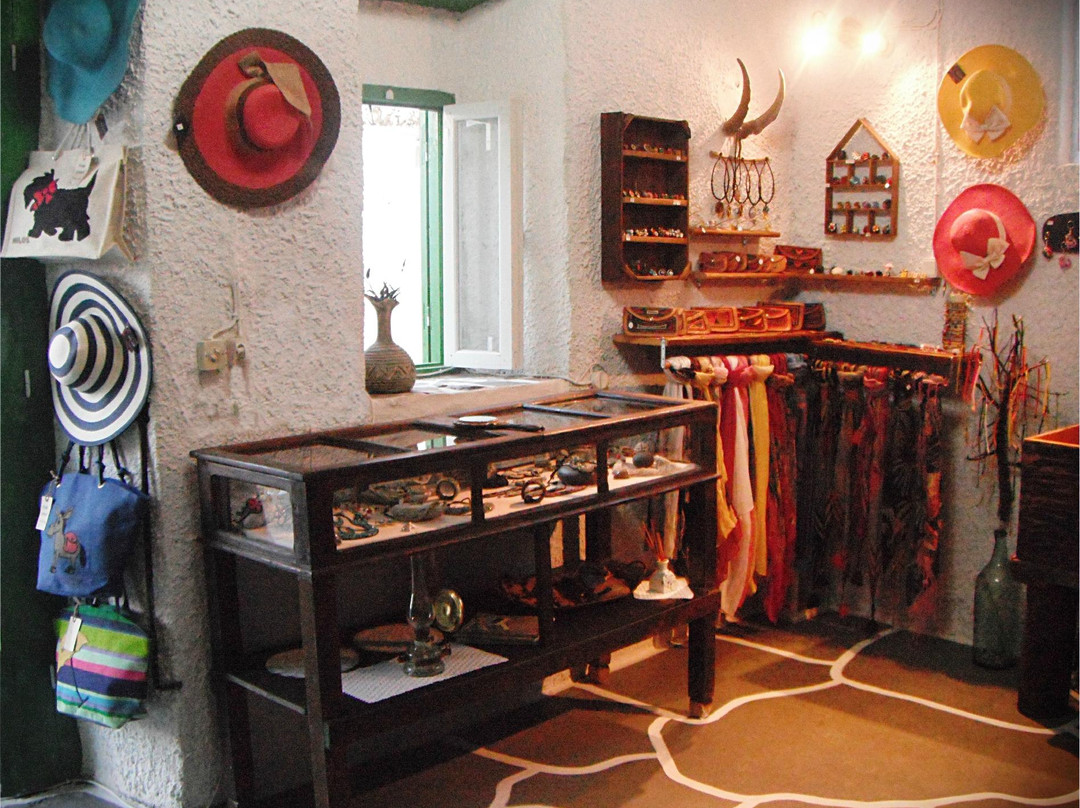 Pliatsiko-米洛斯岛必去景点