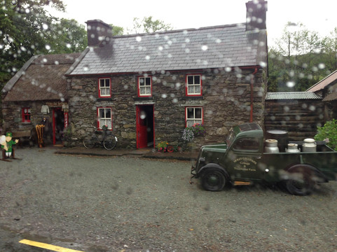 Molly Gallivan's Cottage & Traditional Farm-Releagh必去景点