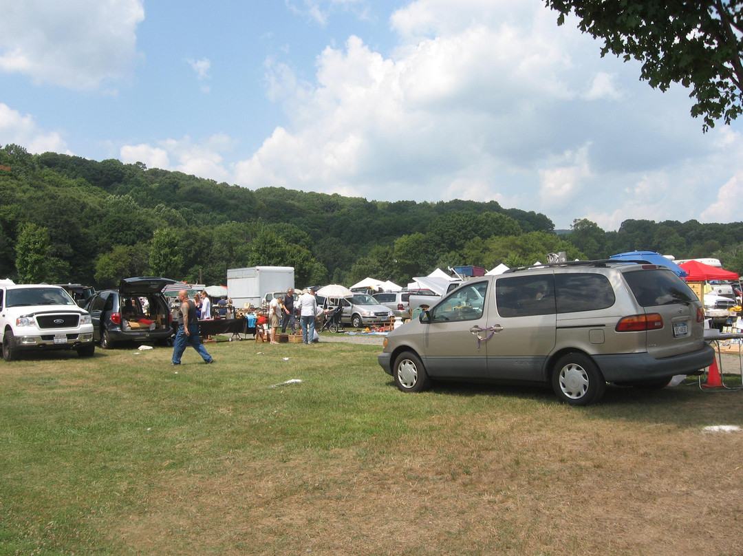 Elephant's Trunk Flea Market-New Milford必去景点