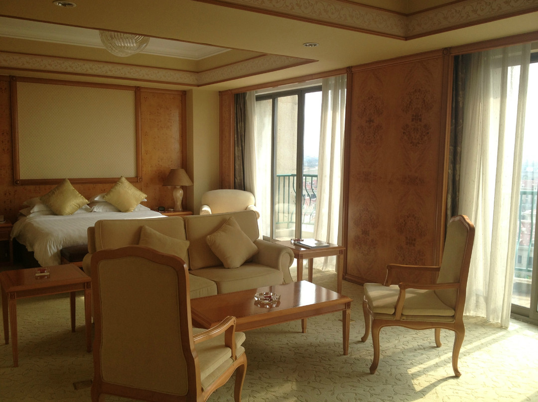 上海美兰湖皇冠假日酒店主图