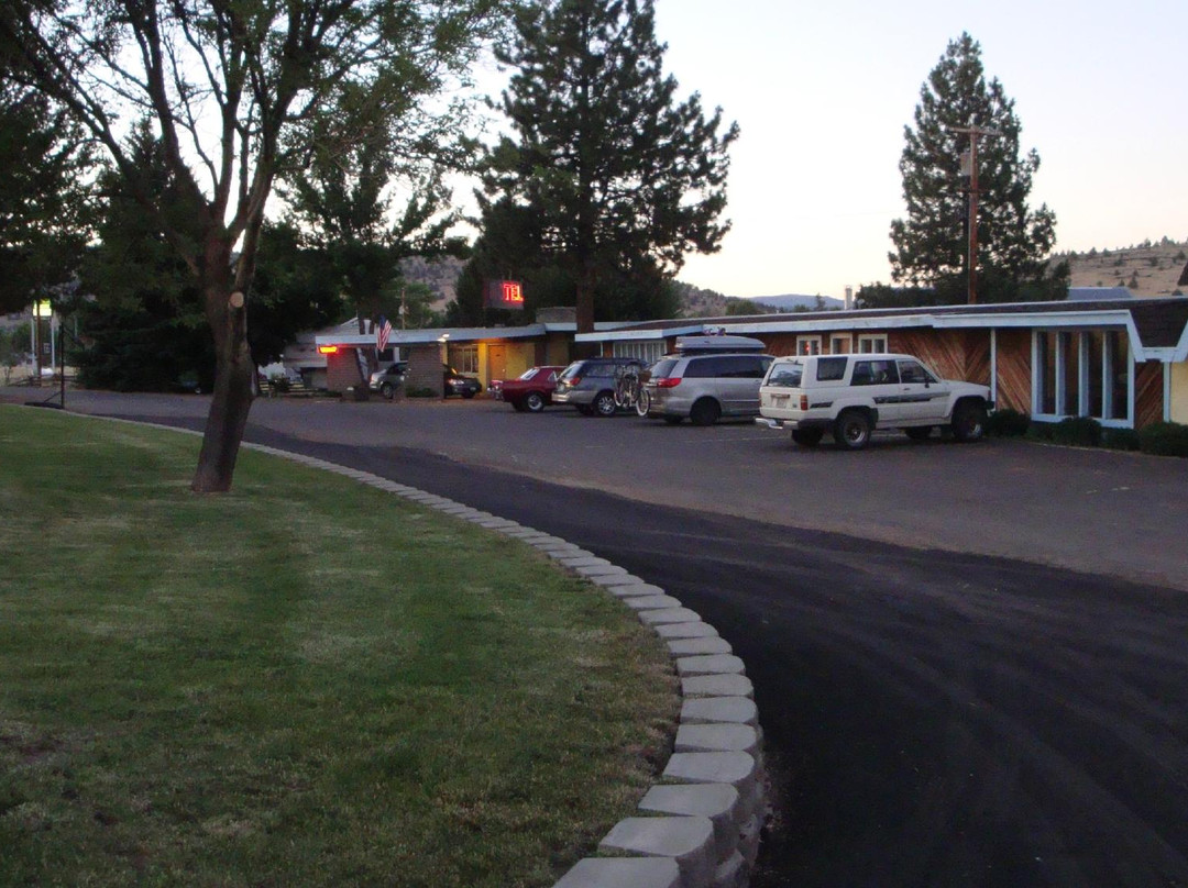 The Last Resort in Adin主图