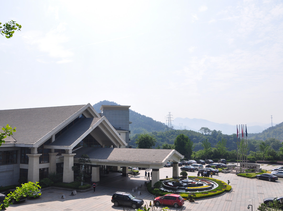临安中都青山湖畔大酒店主图