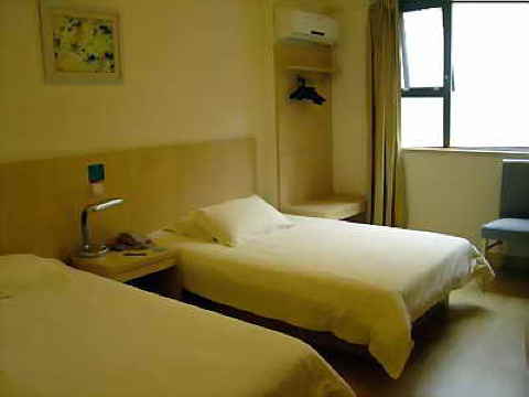 锦江之星酒店(八一广场南昌站店)-客卧