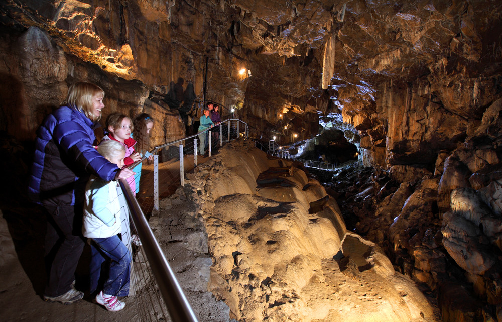 Poole's Cavern & Buxton Country Park景点图片