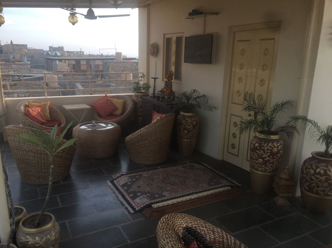 Hotel Zhimmat Niwas Rooftop Restaurant