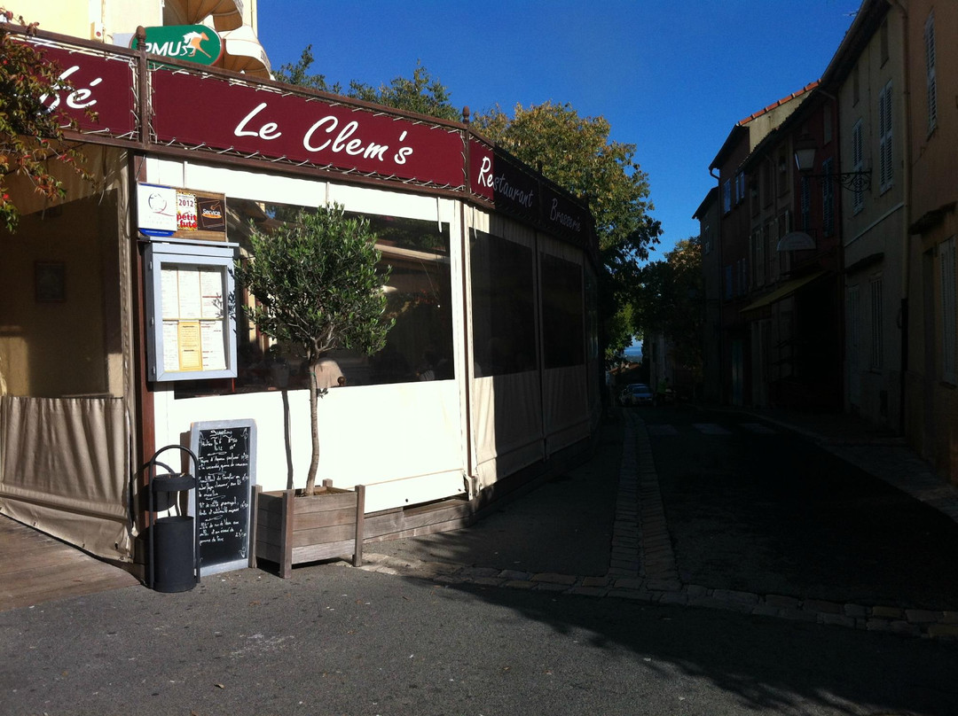 Le Clem's Bar