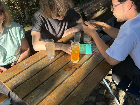 Links Neben Der Tanke主图