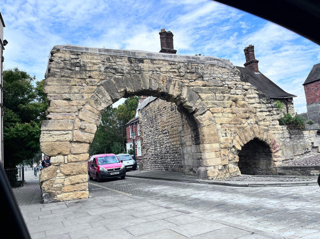Newport Arch景点图片