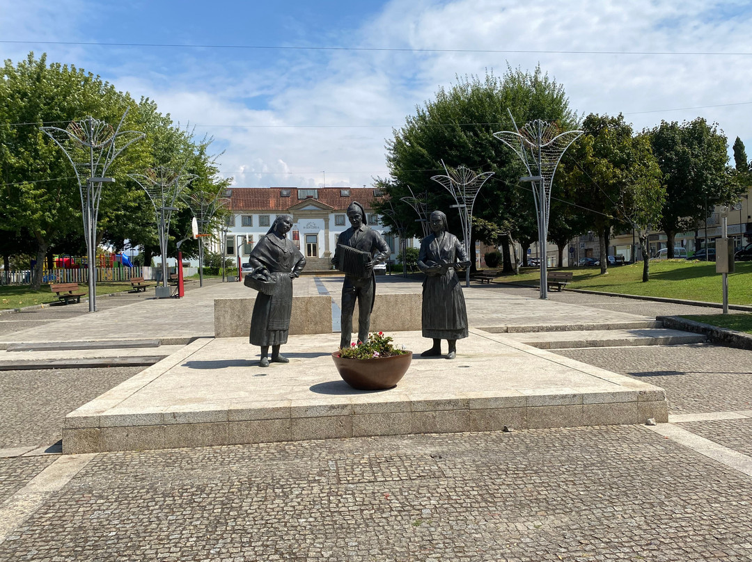 Monumento em homenagem às rusgas populares de Ponte da Barca景点图片