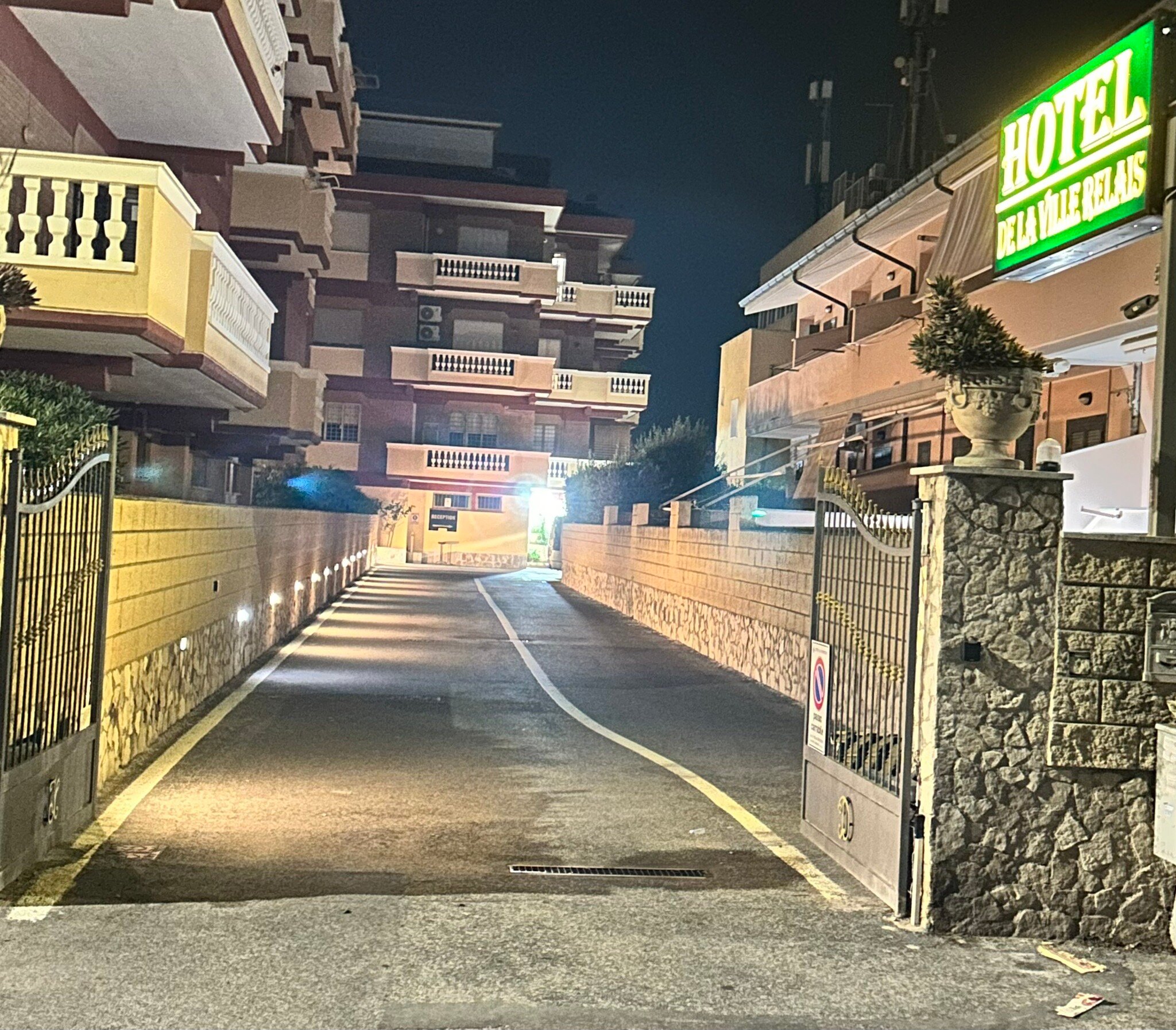 Hotel De La Ville Relais-官方