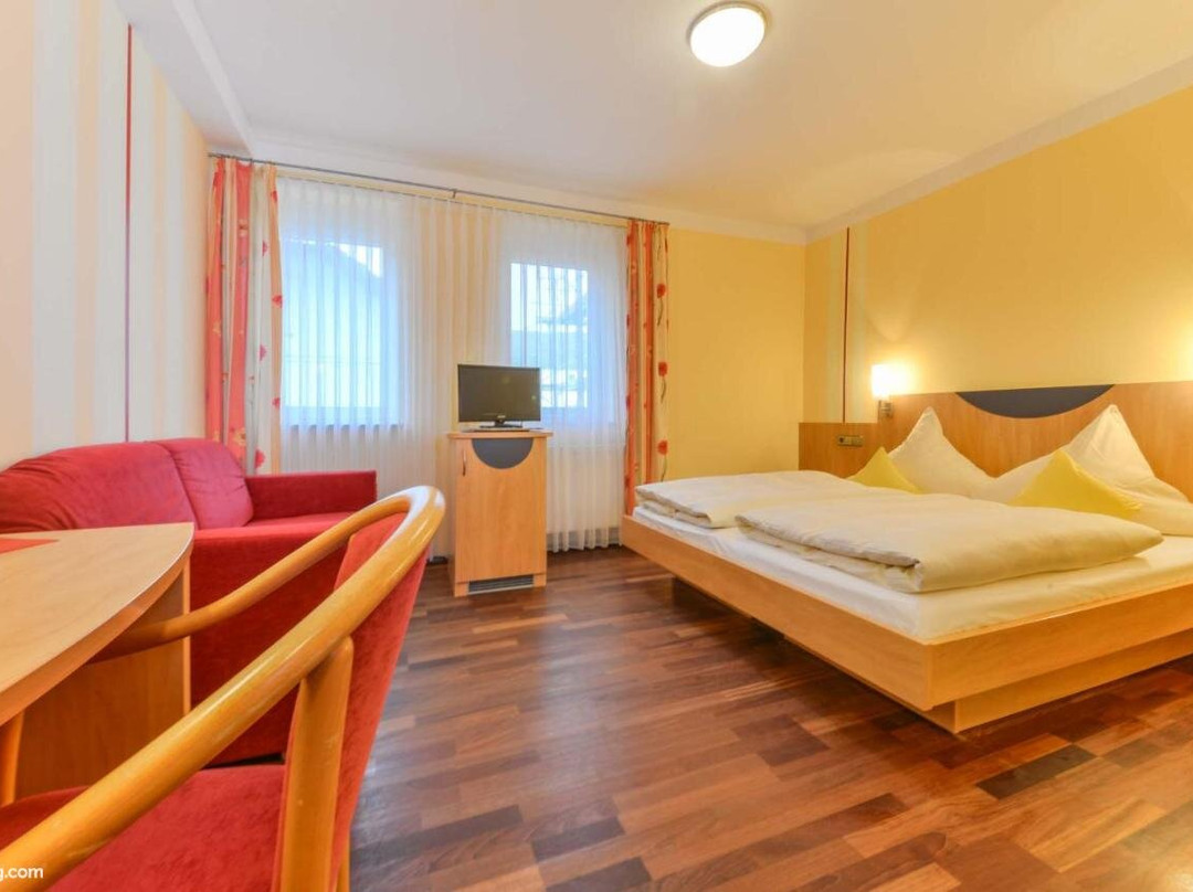 Hotel Peterhof主图