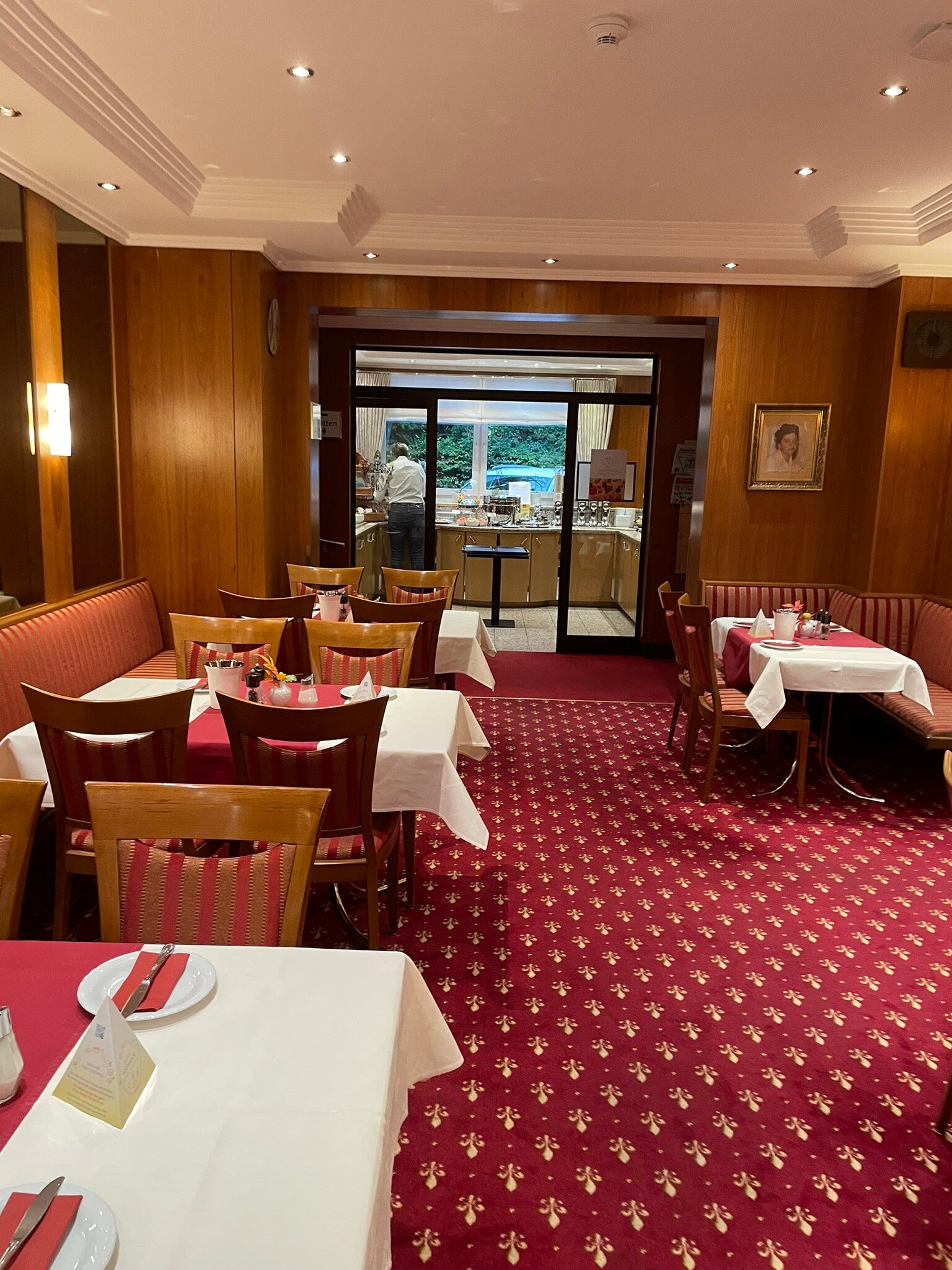 普兰奈格阿瑟曼酒店-官方