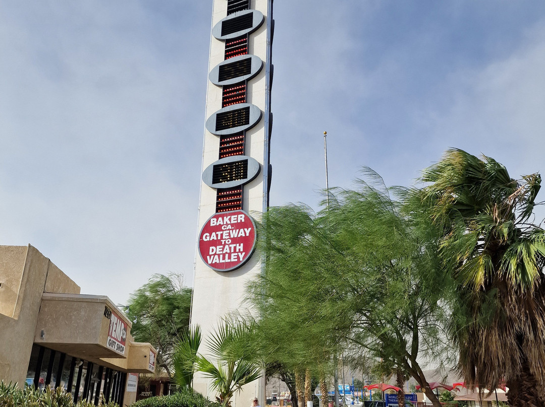 World's Tallest Thermometer-Baker必去景点