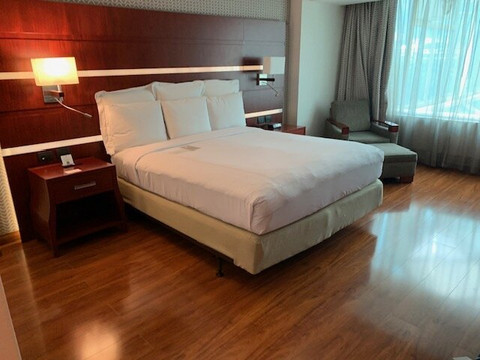 基多万豪酒店主图