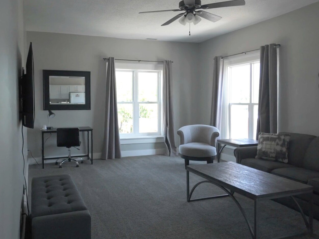 The Continental Hotel主图