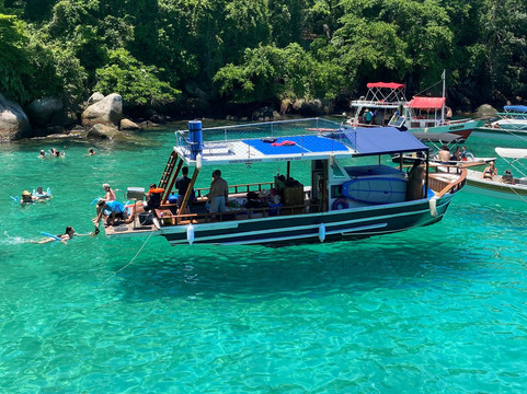 Barco Ilha dos Cocos
