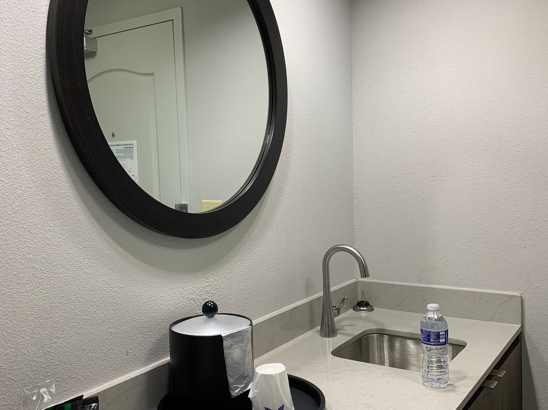 西点希尔顿恒庭旅馆&套房酒店主图