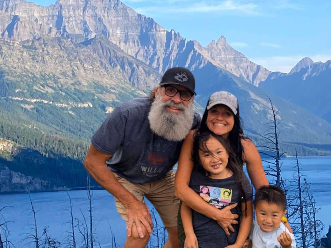Waterton's Wild Beauty: A Hidden Gem in the Rockies景点图片