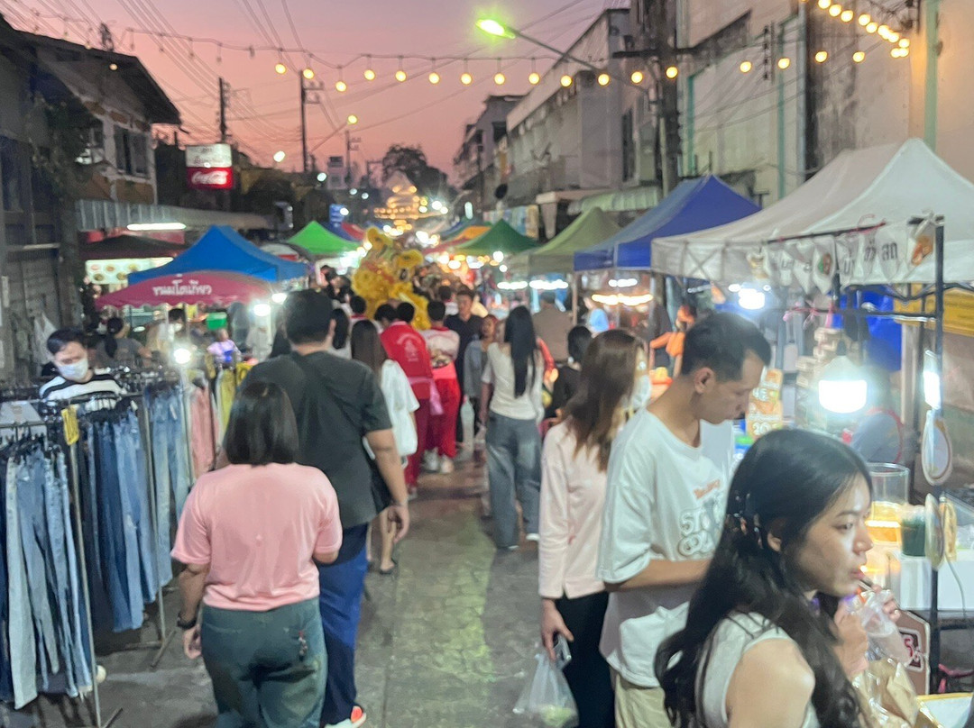 Kad Kong Ta Street Market-南邦必去景点