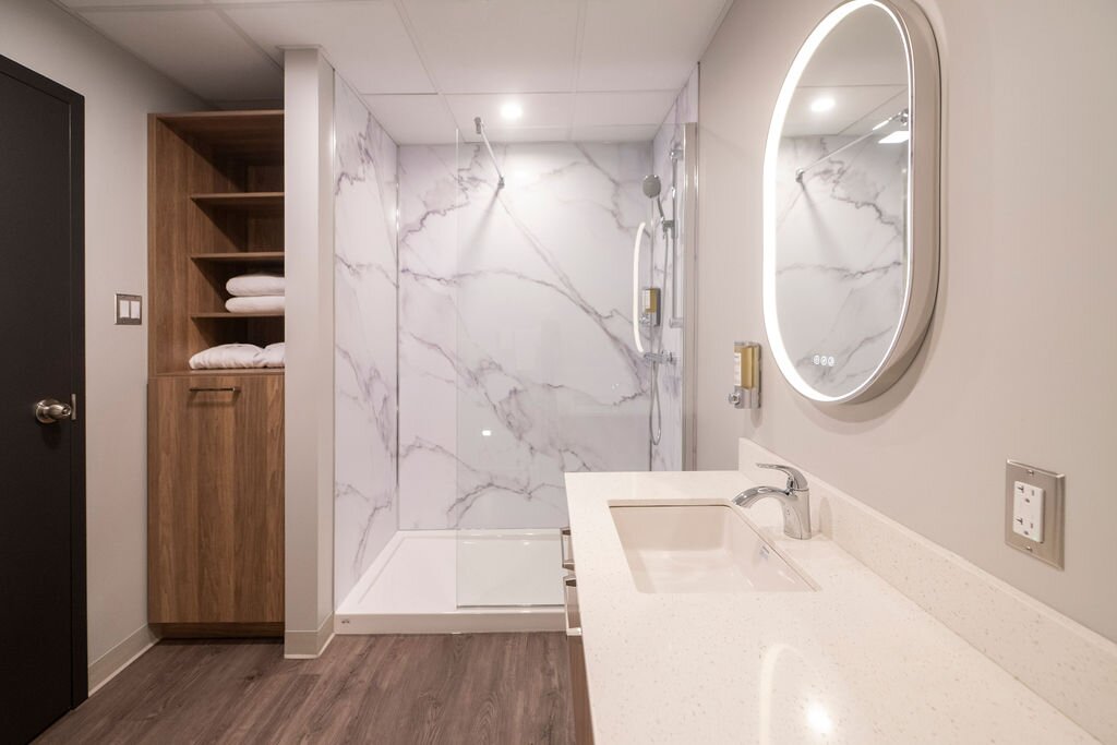 Hôtel Et Suites Le Dauphin Drummondville-浴室