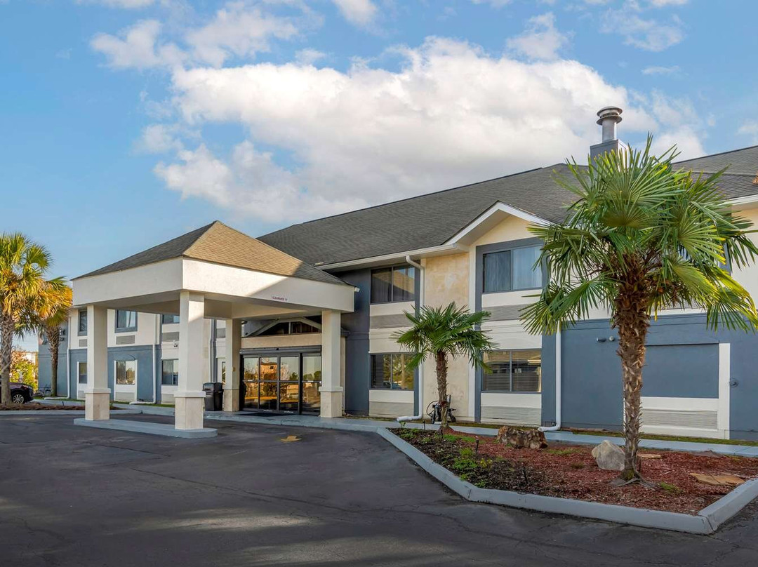 Cochran酒店住宿-Comfort Inn & Suites - Near Robins Air Force Base Main Gate