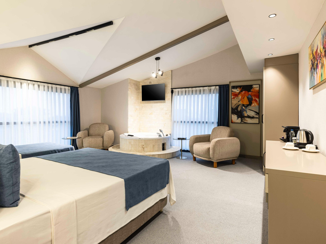 Rossi Luxury Hotel