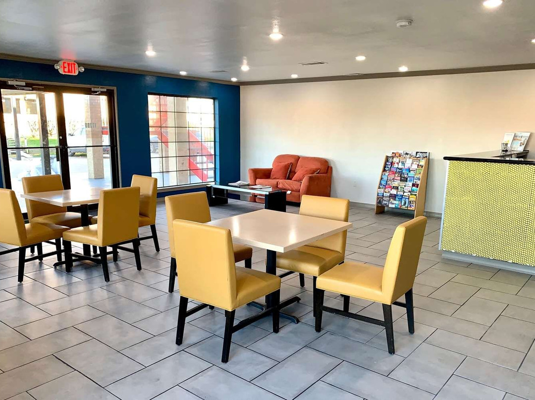 Days Inn & Suites by Wyndham - Canton First Monday Trade Days