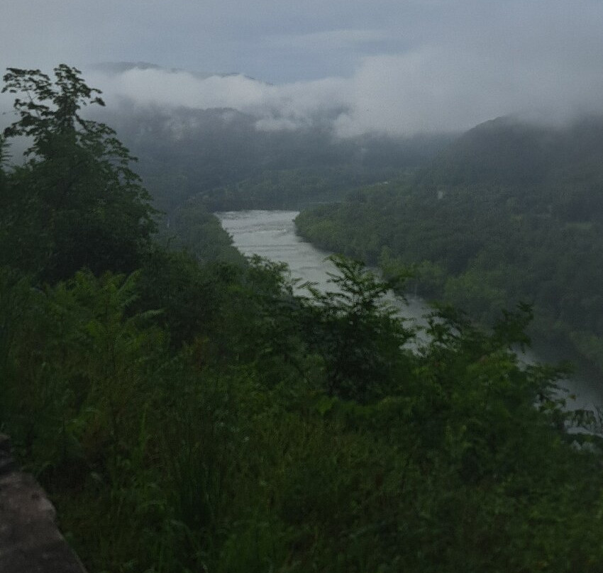 Brooks Falls Roadside Park
