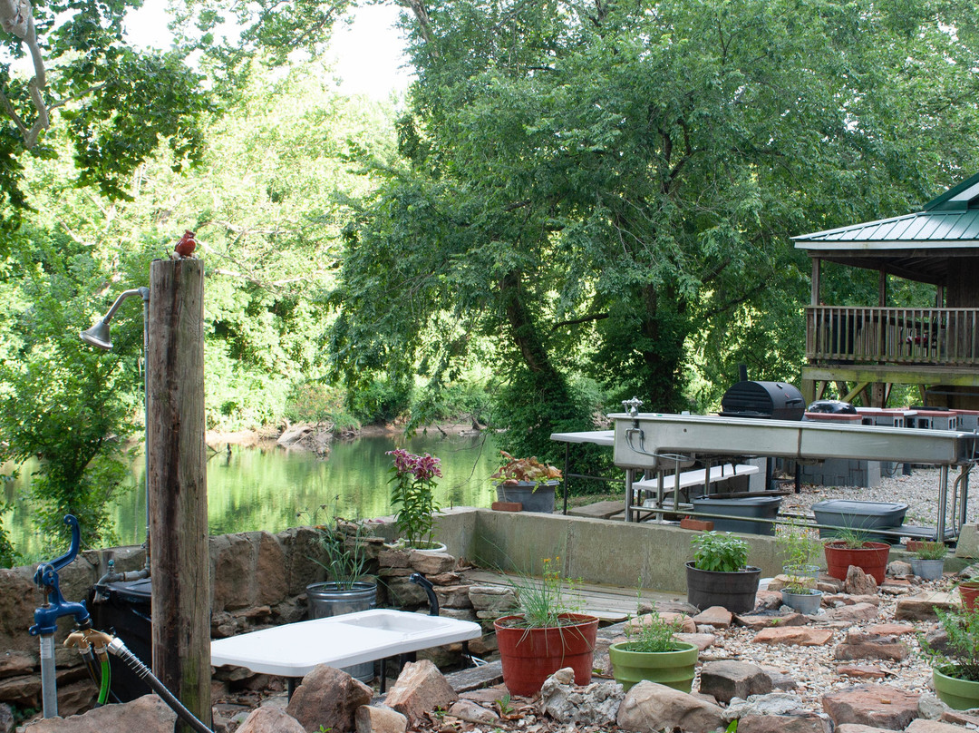 Cedar Mere Riverside-Dixon必去景点