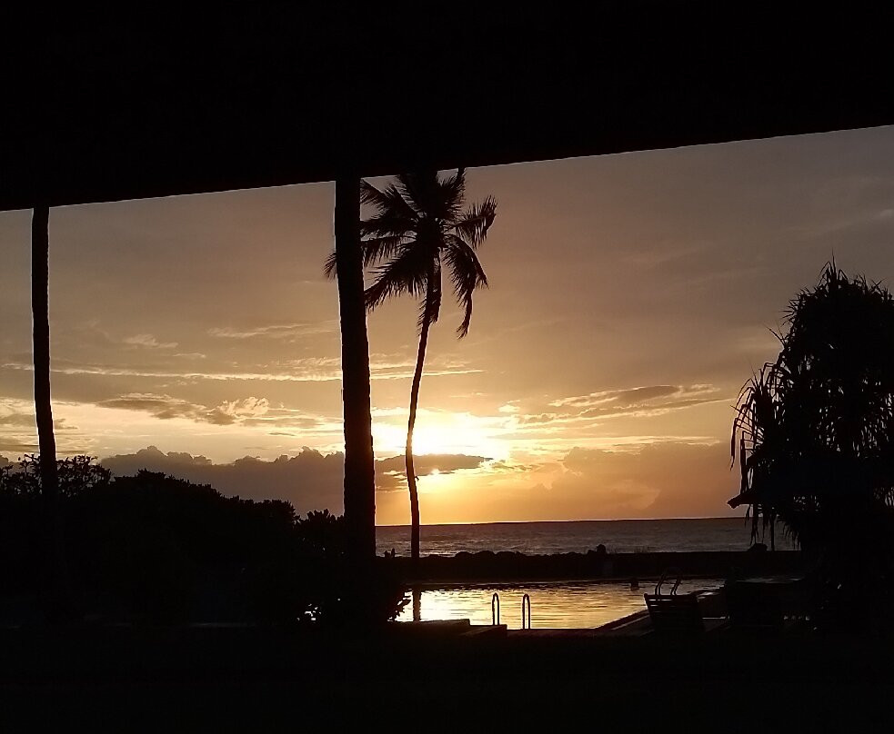 隆威利度假村酒店主图