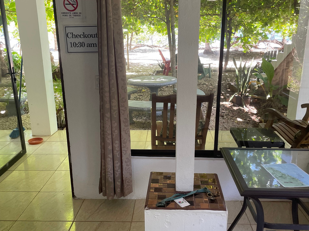 Rita & Sonny Beach  Apts #A主图