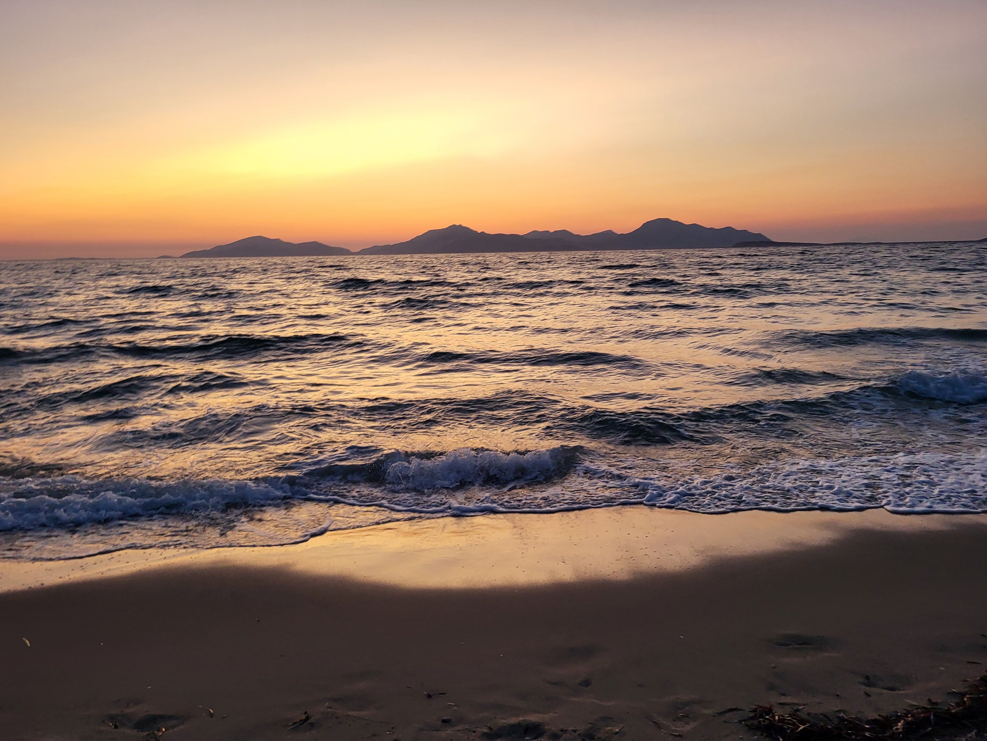 Sandy Beach Hotel & Family Suites-官方