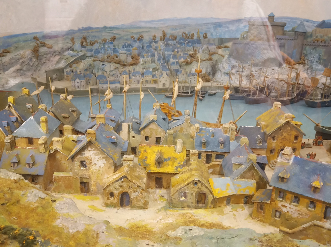 Tour de la Motte Tanguy-布列斯特必去景点