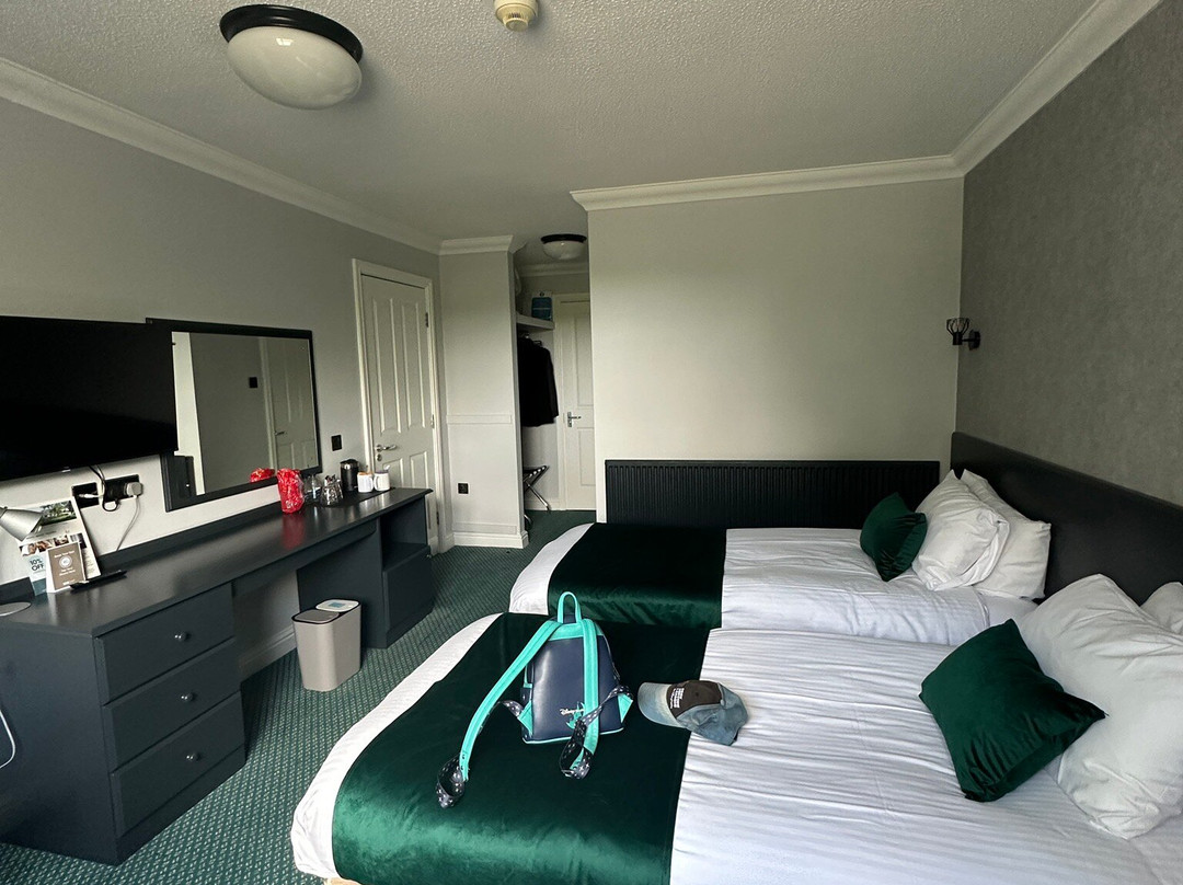 霍尔特住宿酒店主图