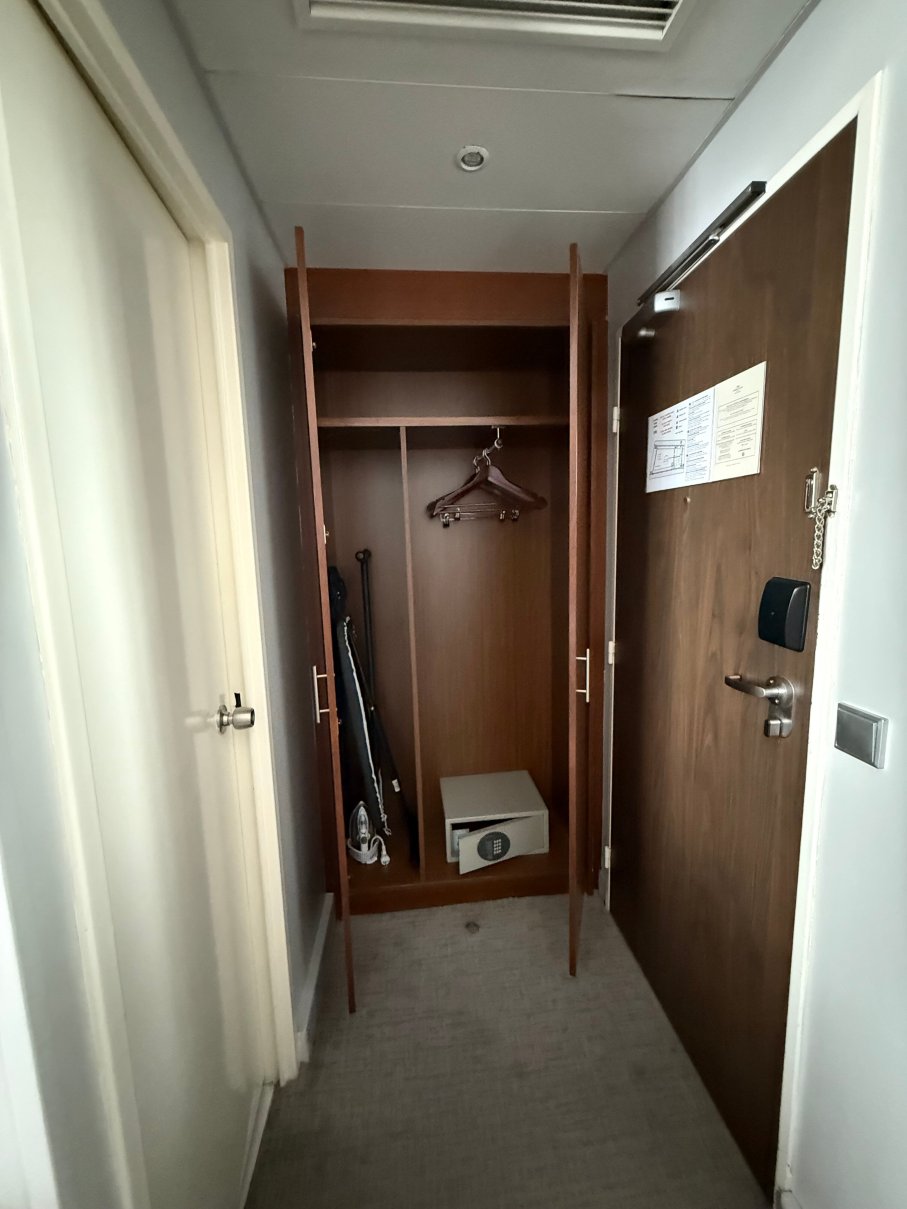 巴黎共和IHG皇冠假日酒店-客卧