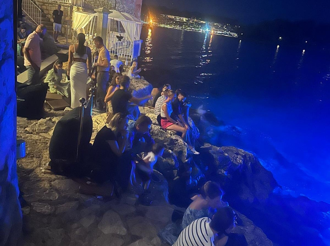 Valentino Cocktail & Champagene Bar-罗维尼必去景点